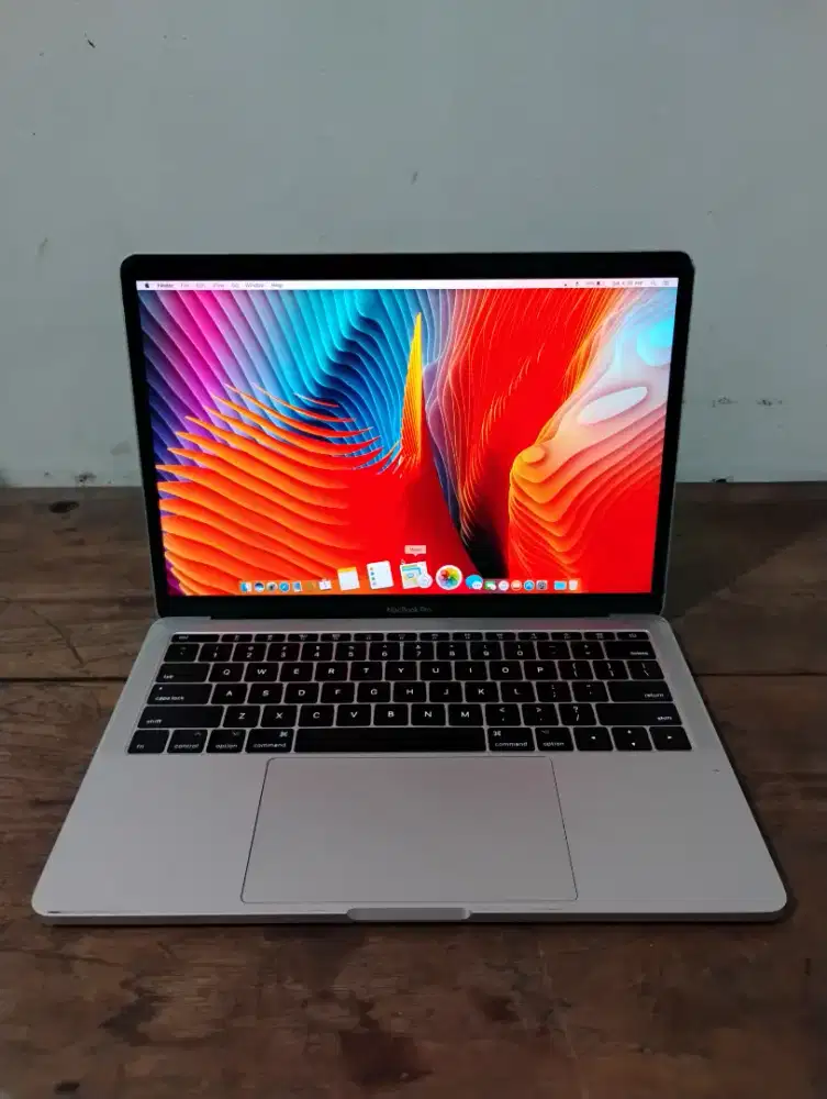 Macbook Pro 13 Inch 2017 i5 8gb/128gb