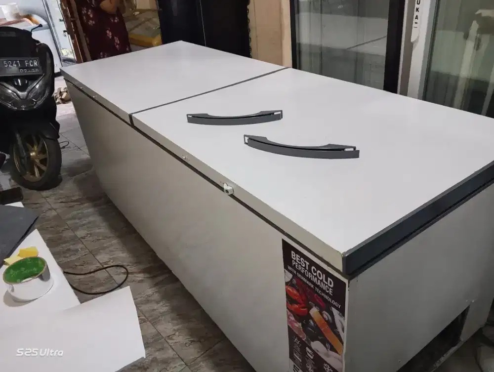 Frezeer box 1200L gea