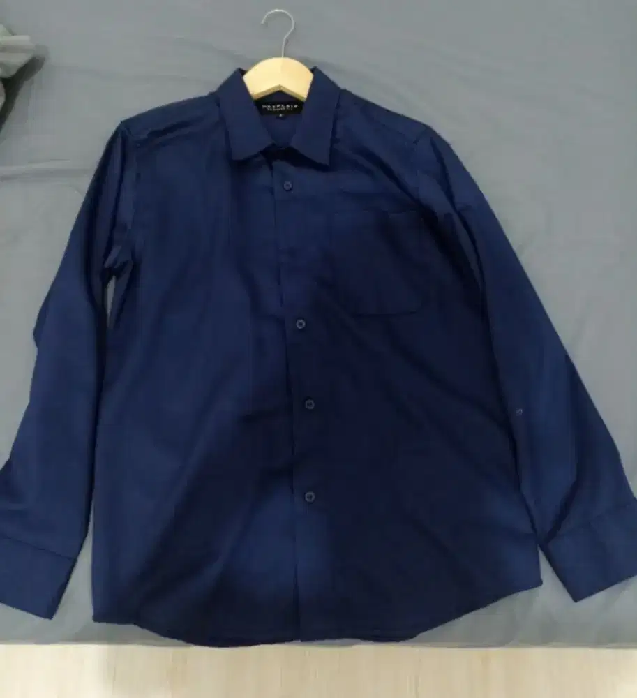 Kemeja Pria Warna Navy