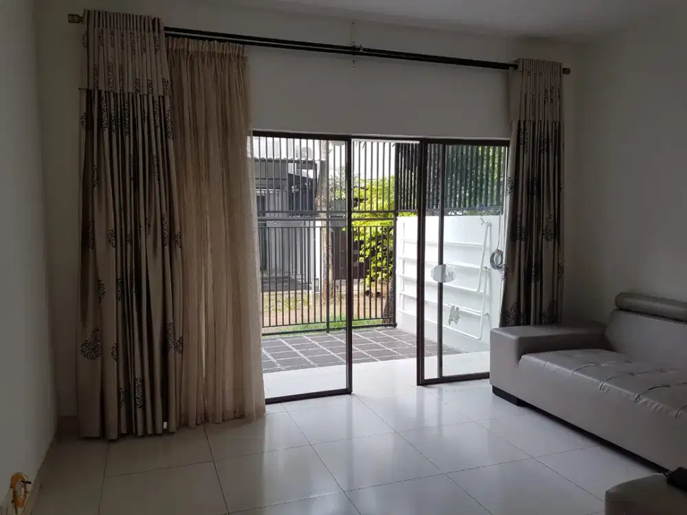 Disewakan Rumah Semi Furnished Cluster Cassia Jakarta Garden City 75 JT/Th (030)