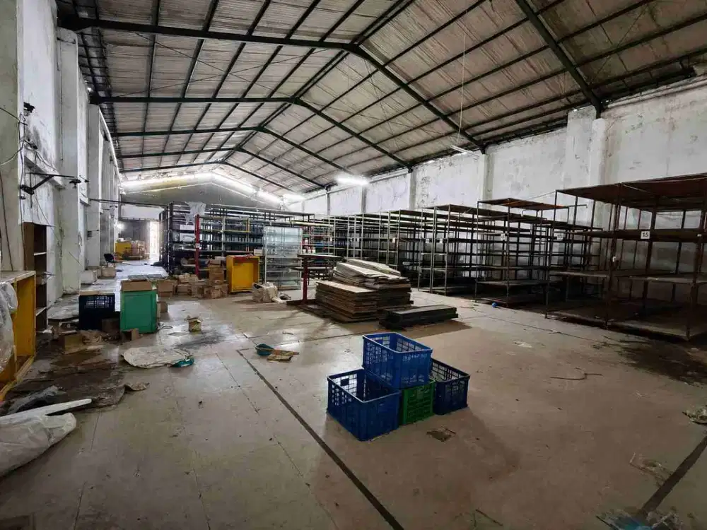 Gudang Luas Dekat Kota Yogyakarta