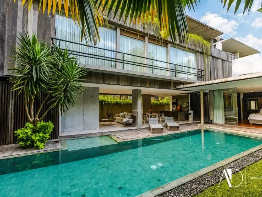 FREEHOLD | CONTEMPORARY TROPICAL 3-BEDROOM VILLA IN BERAWA, CANGGU