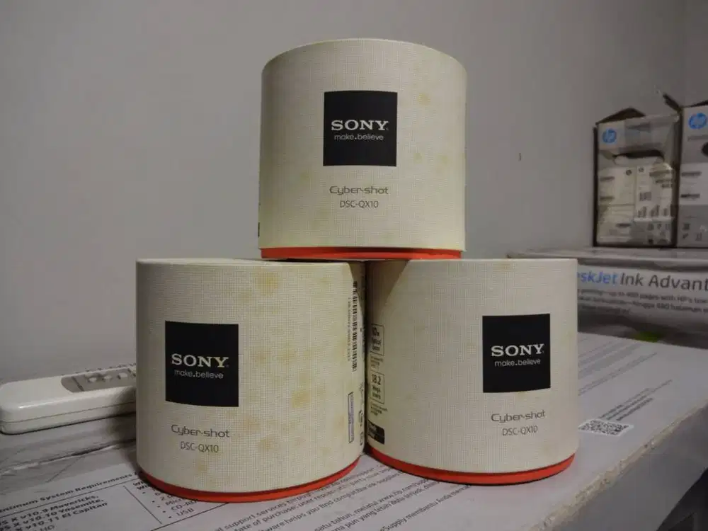Sony Cyber-shot DSC-QX10 Lens Style Camera 18.2MP WiFi NFC - NOS Baru
