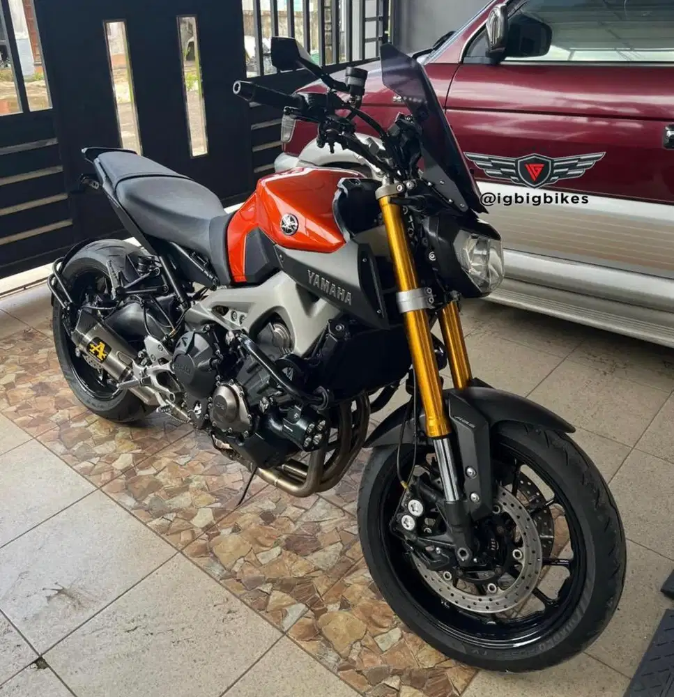 Yamaha MT 09 Oranye