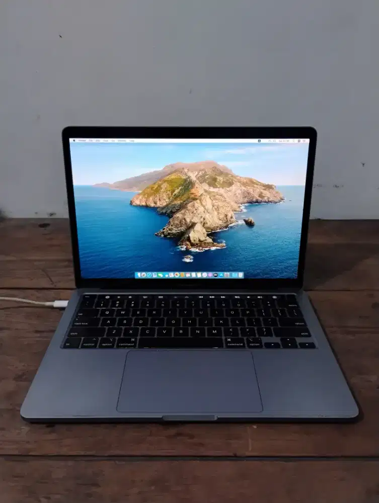 Macbook Pro 13 Inch 2020 i5 16gb/512gb Touchbar