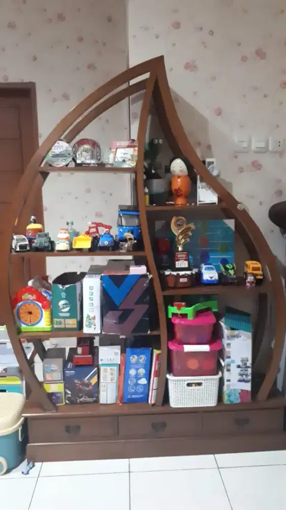 Rak Buku Daun/Rak Mainan kayu jati