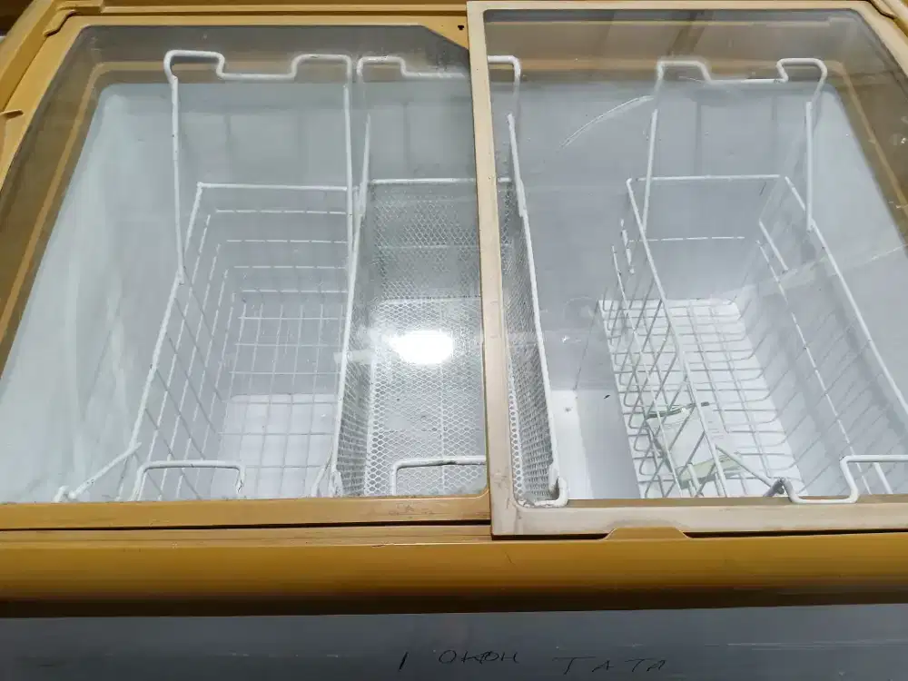 Freezer bekas hiton