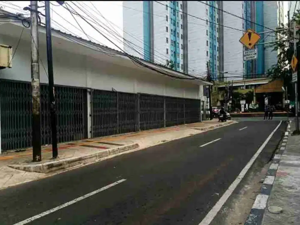 Disewakan Ruko Kondisi Baru Gandeng Posisi Hook, Kampung Melayu, Jatinegara, Jakarta Timur