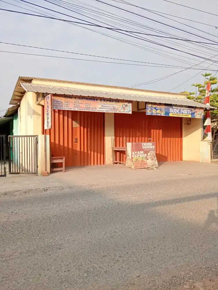 Rumah + Dua Kios