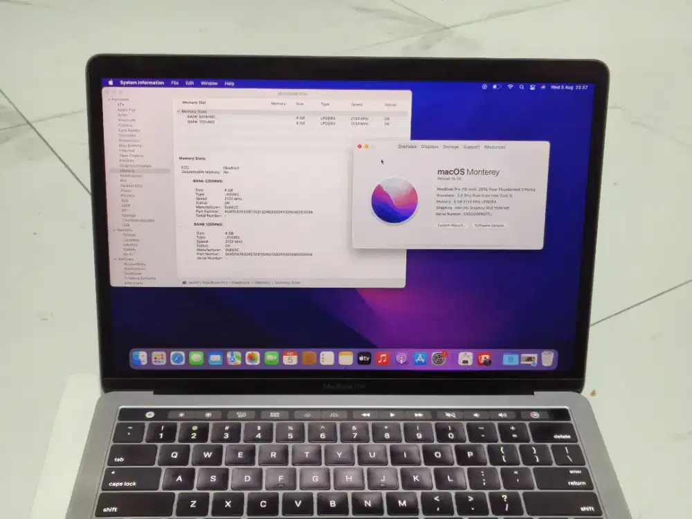 Macbook pro 13 inch retina 2016.touchbar