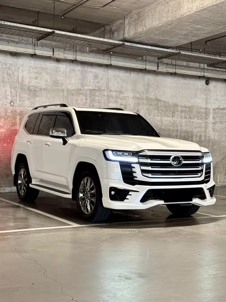 TOYOTA LAND CRUISER VXR 300 2023