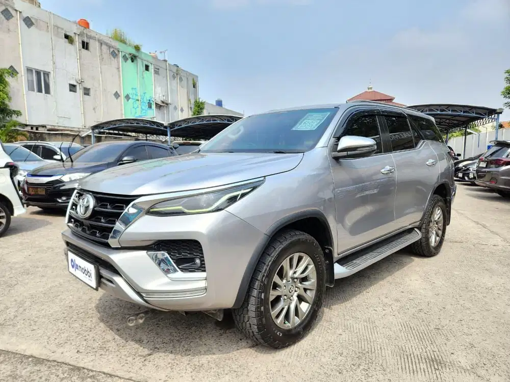 DP RENDAH - Toyota Fortuner 2.4 4x2 VRZ Solar-AT 2021
