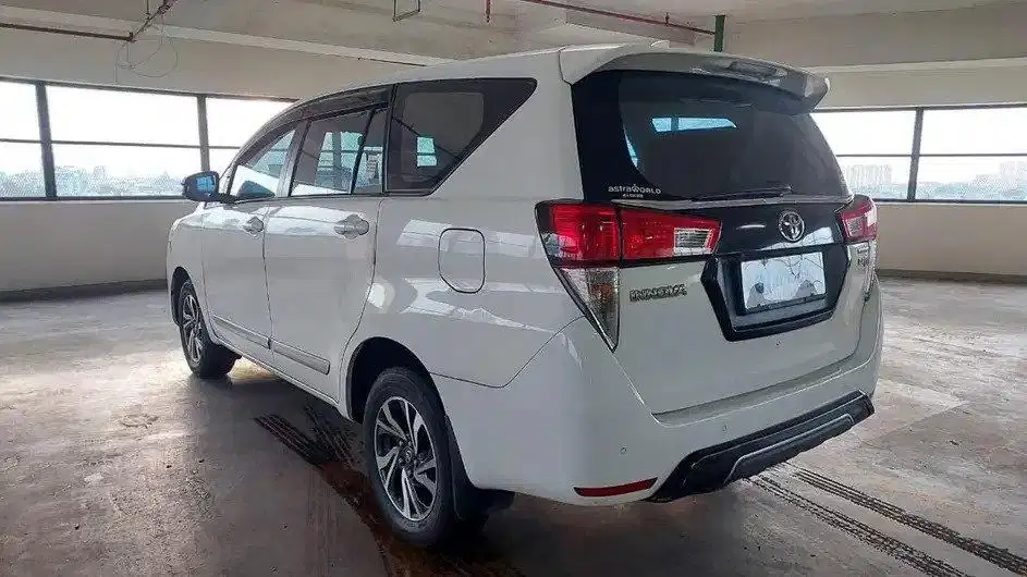 DP RENDAH - Toyota Kijang Innova 2.4 V Solar-AT 2022