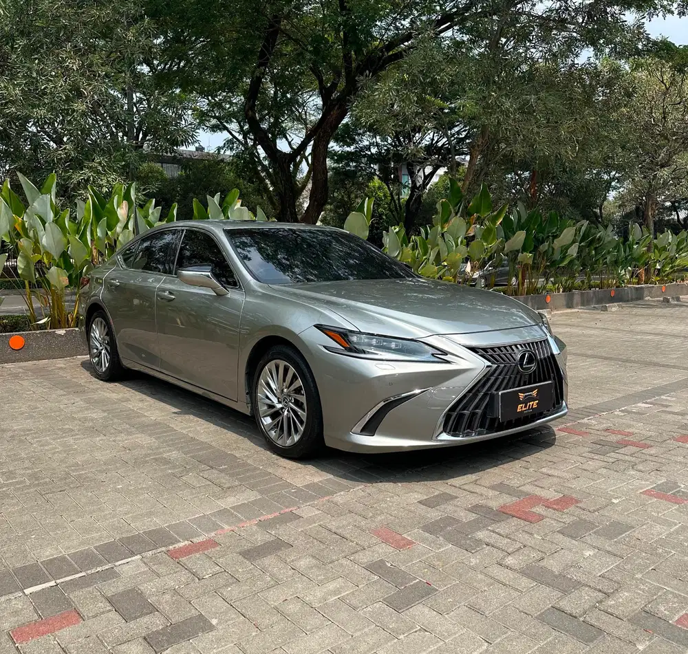 [ODO 14RB] Lexus ES300h Ultra Luxury Sedan Facelift 2023