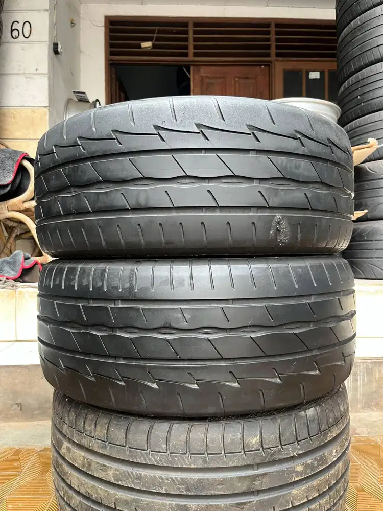 Ban Bridgestone Potenza Adrenalin RE003 235 50 r18 2Pcs
