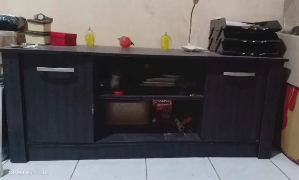 Meja Tv & lemari pakaian