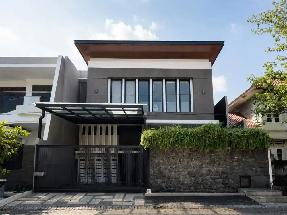 FOR SALE RUMAH ARAYA STRATEGIS SIAP HUNI SURABAYA KOTA LA 466