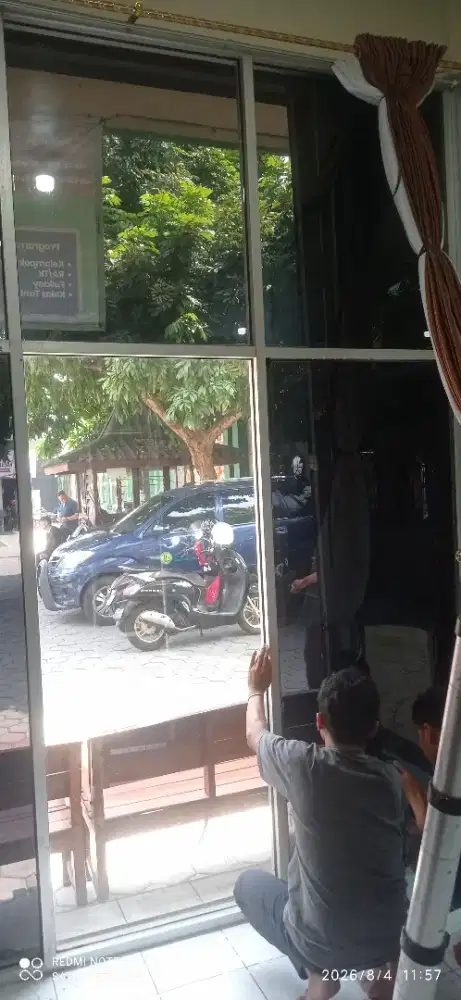 Kaca film unt menjaga privasi ruangan kantor & perumahan