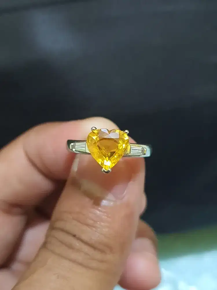 Natural Yellow Safir 2,14Crat