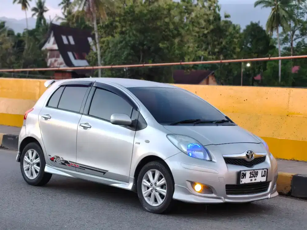 Di jual Yaris J mT 2011