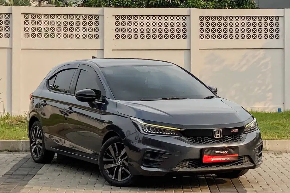 Honda City Hatchback 1.5 RS Non Sensing CVT 2022 Abu Abu Metalik.