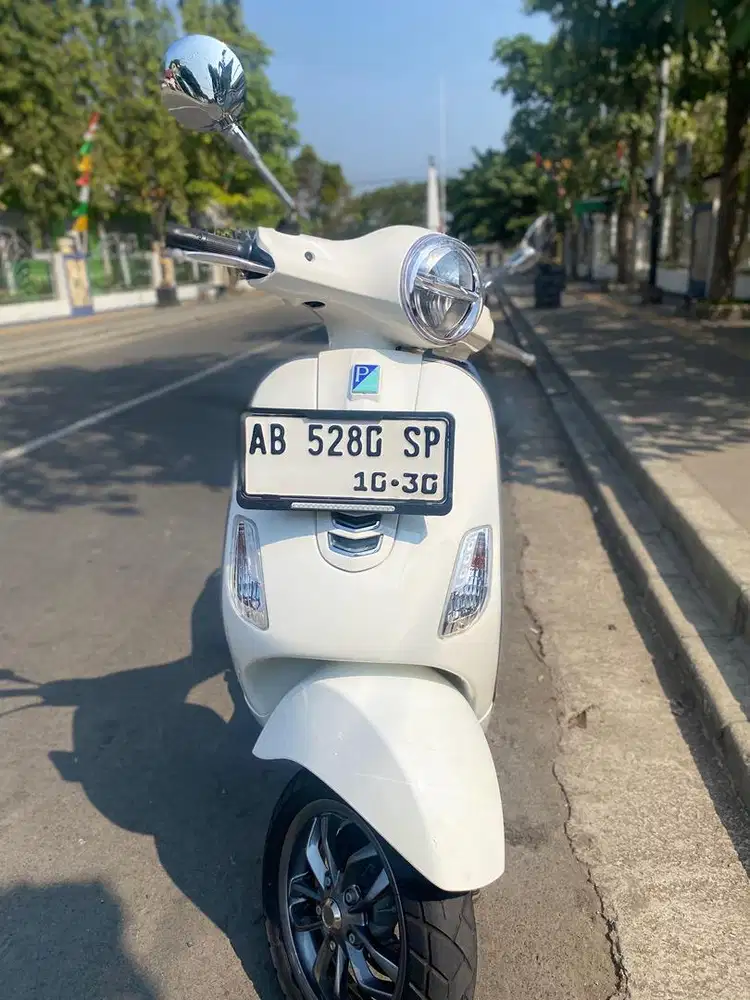 Vespa Piaggio LX i-get 125 putih 2025 istimewa