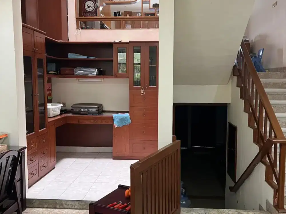 Town House 4 Lantai Full Furnish di Pantai Mutiara Jakarta Utara