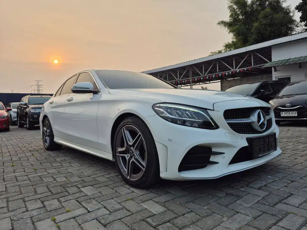 Mercedes-Benz C200 AMG Line 2.0L tahun 2020