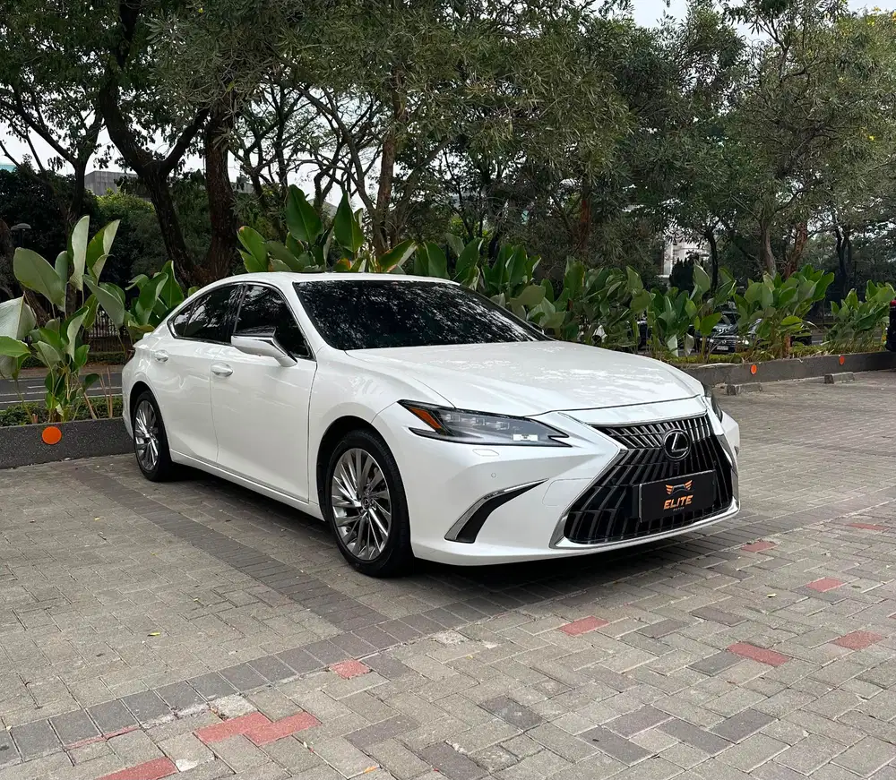 [ODO 10RB] Lexus ES300h Ultra Luxury Sedan Facelift 2023