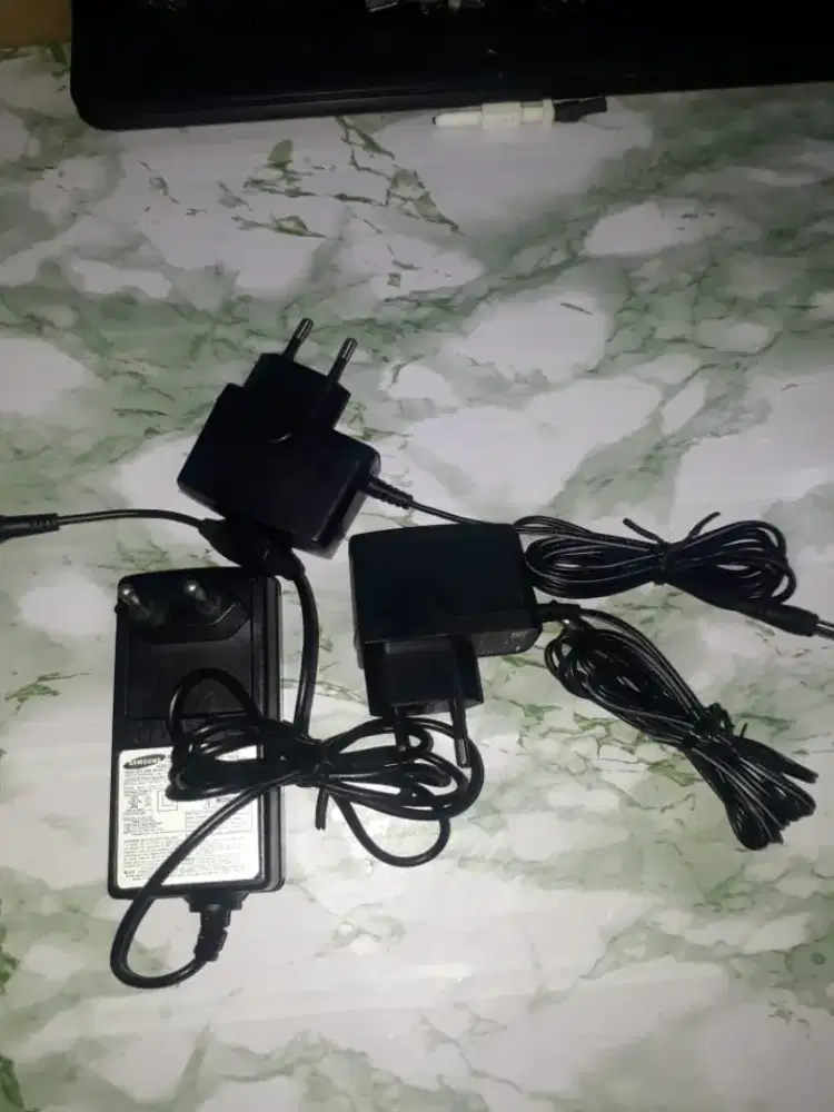 Adaptor DC 15 volt & 9 volt 1 ampere