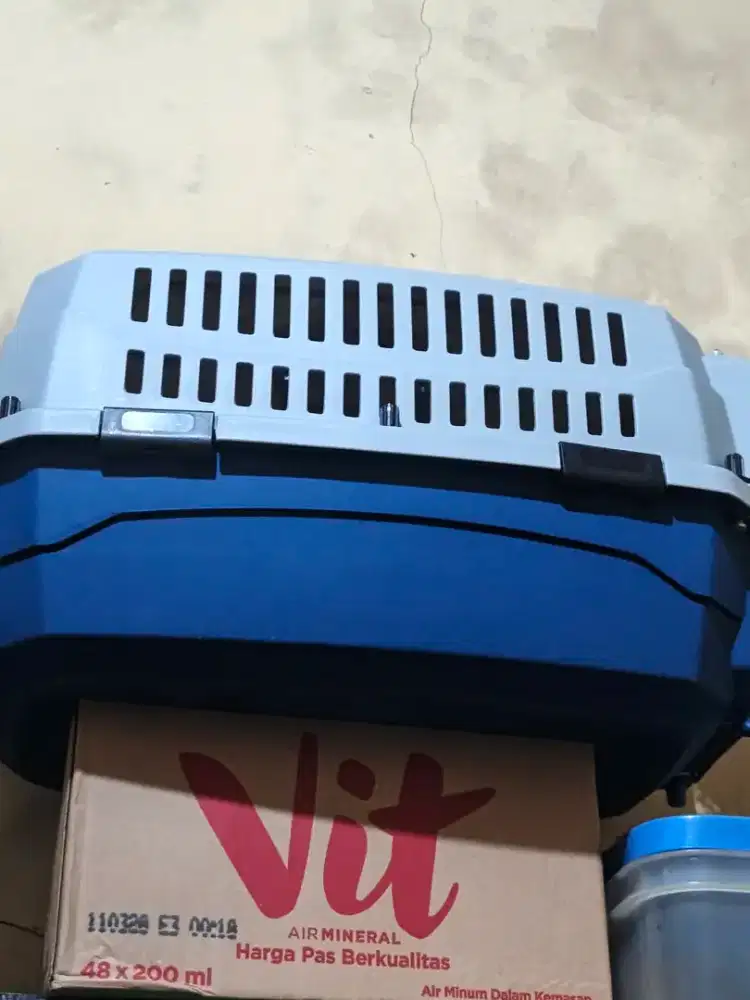 Pet cargo besar