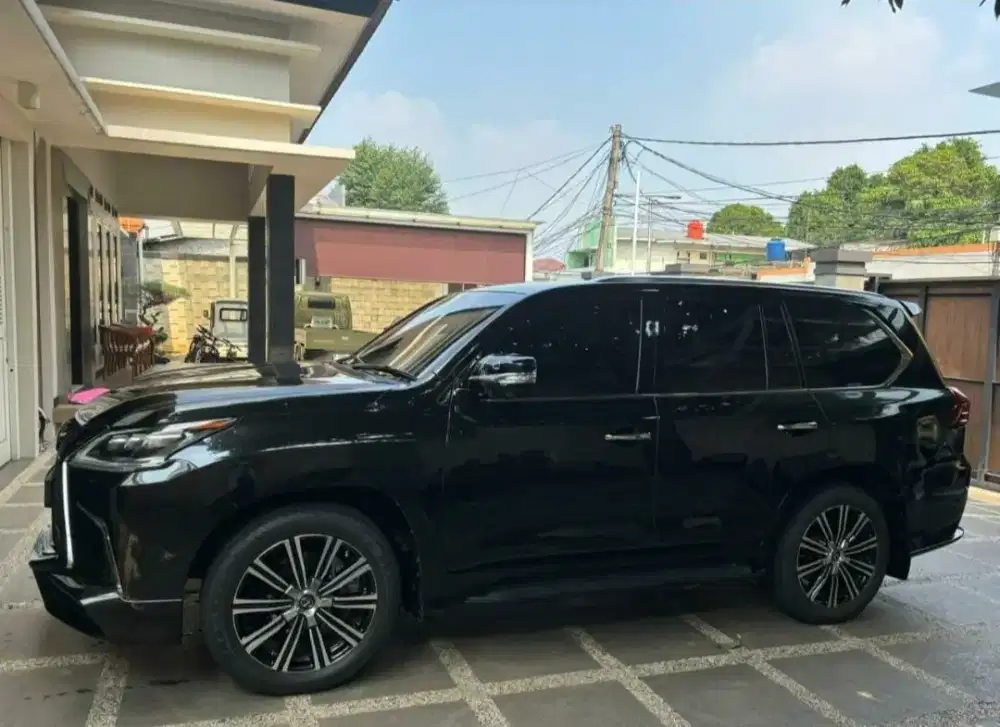 Hitam manis LX 570