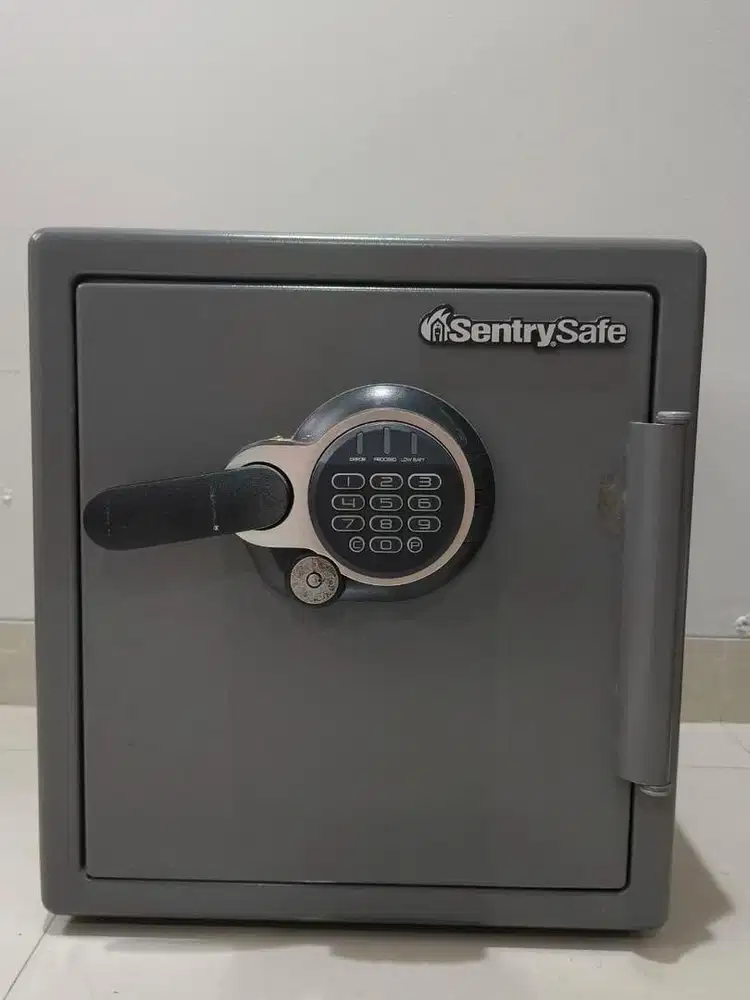 Sentry safe BRANKAS