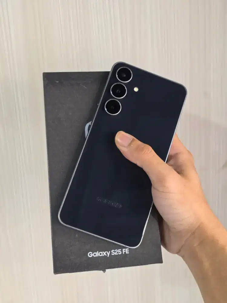 Samsung s25 fe 5g 8/256 second like new garansi resmi Indonesia