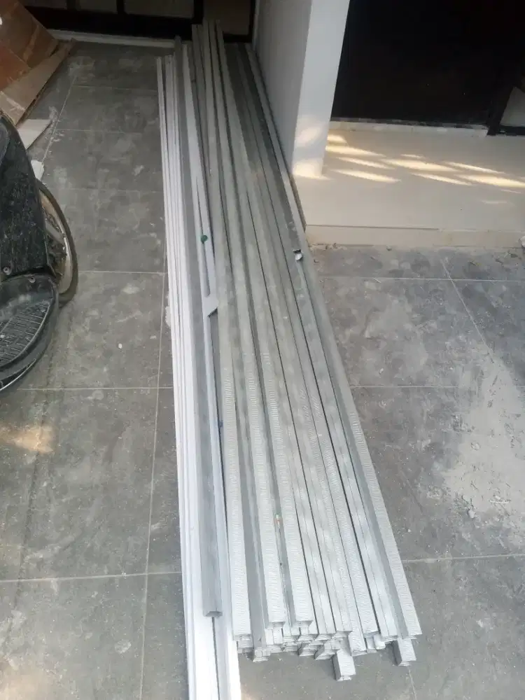 Hollow rangka plafond