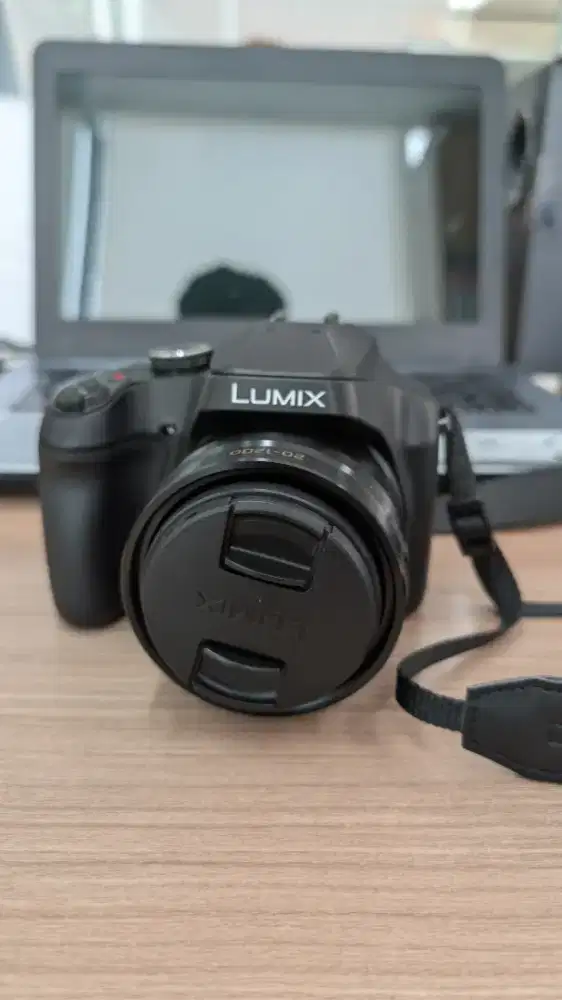 Kamera Panasonic Lumix FZ80D 60X Optical Zoom