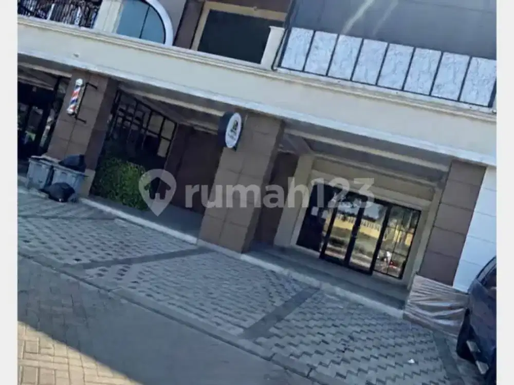 Ruko Strategis dengan Area Parkir Luas, Bebas Hambatan Truk.