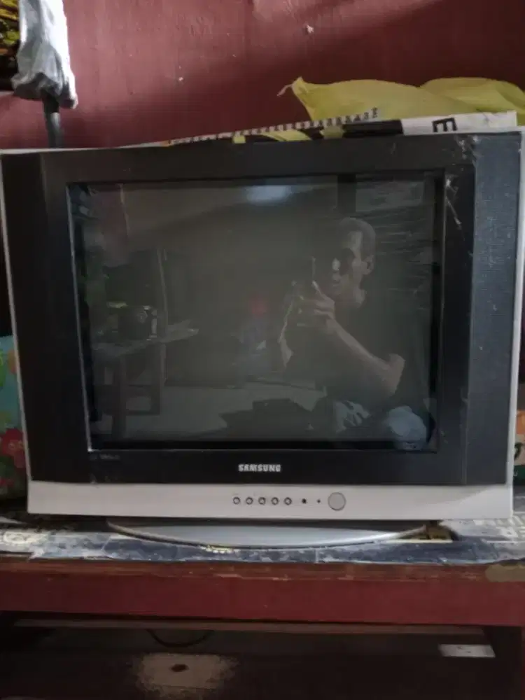 Jual 2 TV tabung 4 ps2 plus stik ps 5  kondisi apa adanya