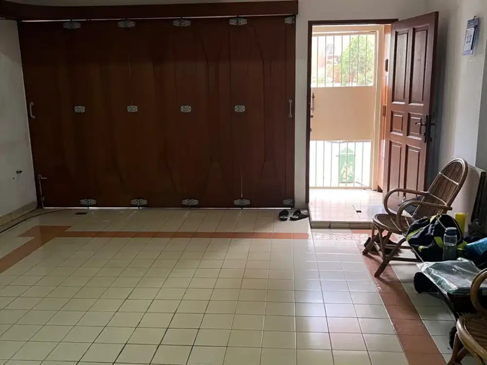 Townhouse Premium dan nyaman di Pantai Mutiara 4 Lantai Full Furnished, Dekat Club House!