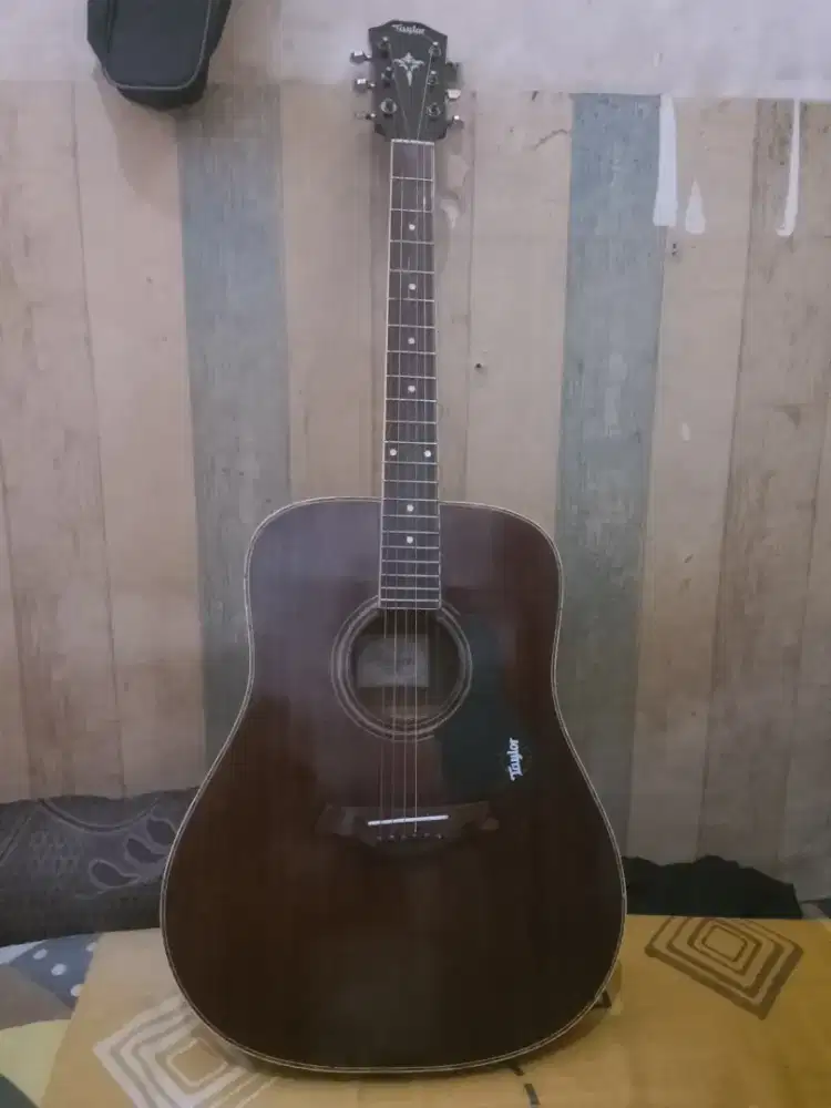 Gitar akustik bagus
