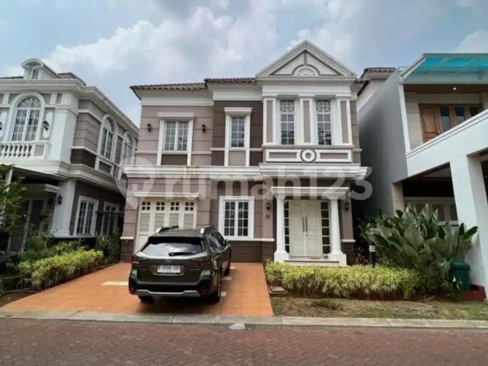 Rumah Mewah Halaman Super Luas dengan Garasi Basement Muat 3Mobil