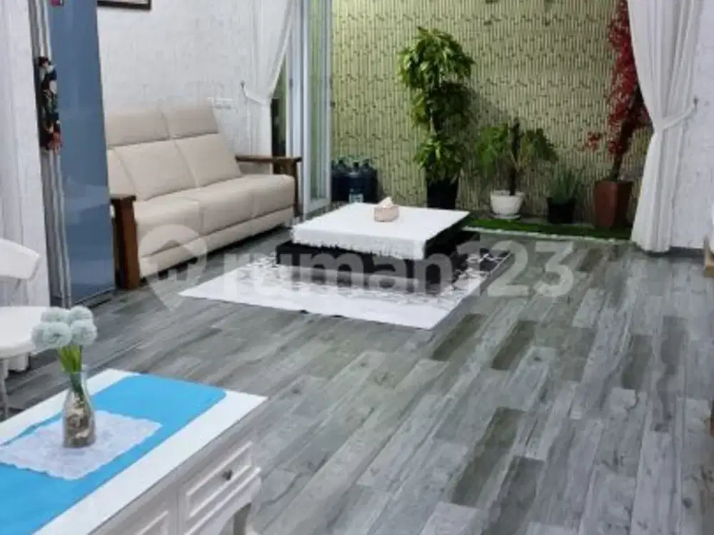 Jual Cepat, Bu Rumah di BSD City Dgn Halaman & Balcon Yg Luas