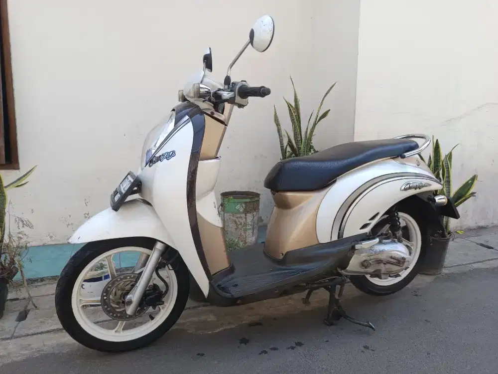 Honda scoopy karbu 2010 lengkap bagus
