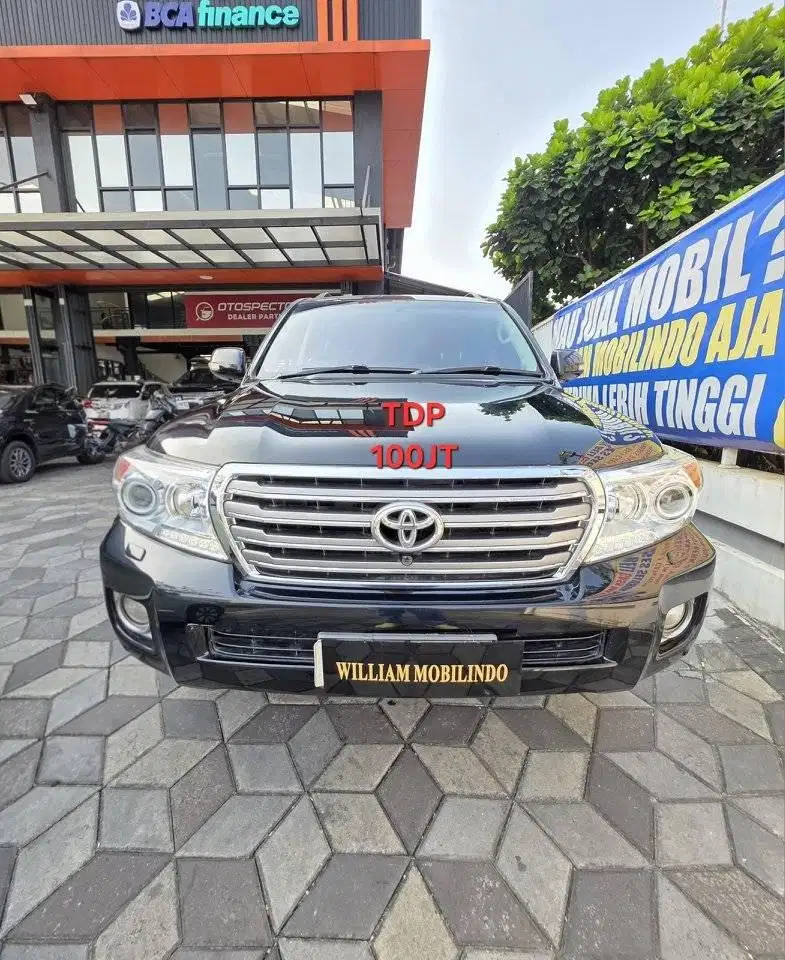 Toyota Land Cruiser VX V8 Full Spec Matic Tahun 2012 Kondisi Mulus