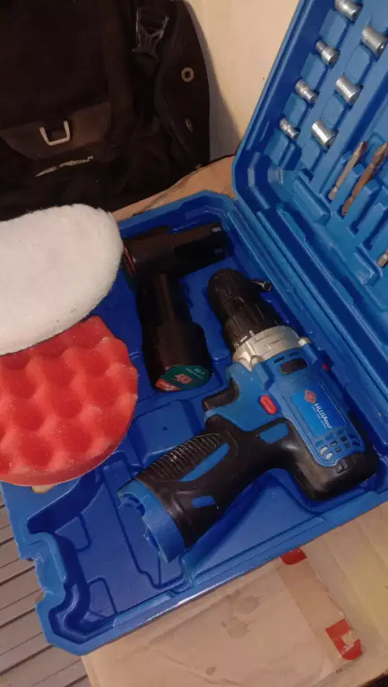 Cordless drill set