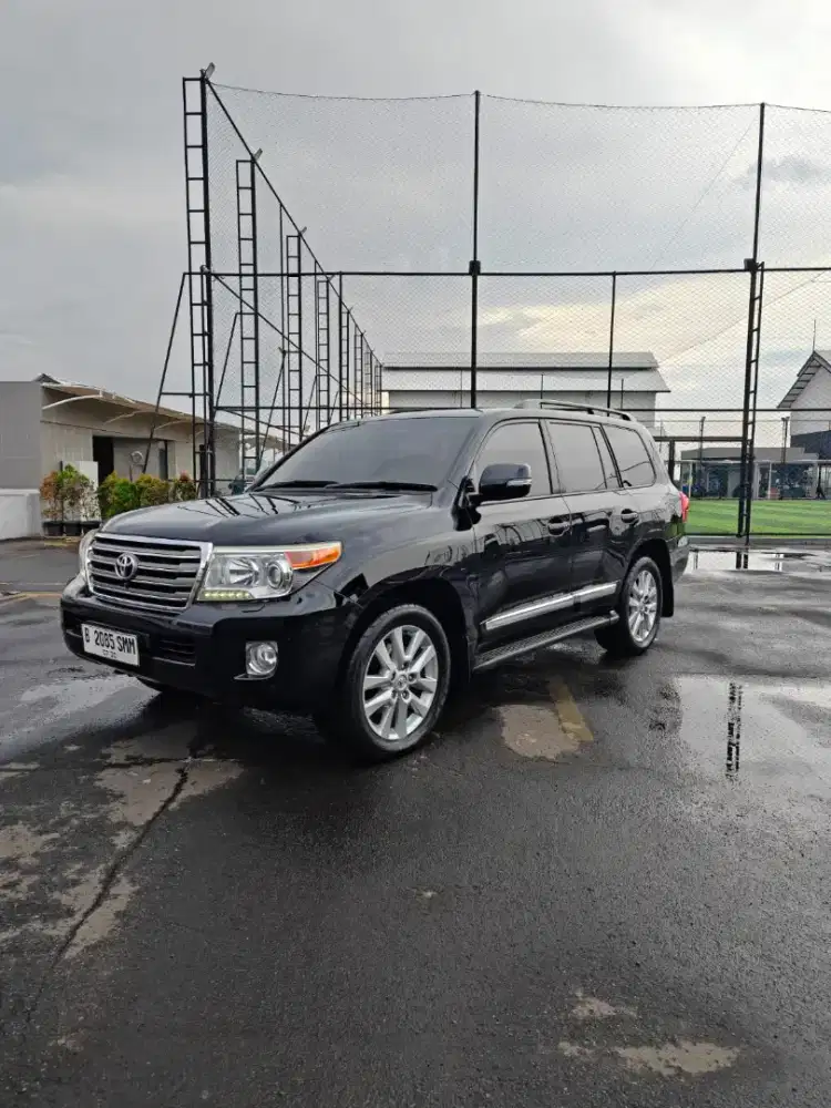 Toyota landcruiser vx200