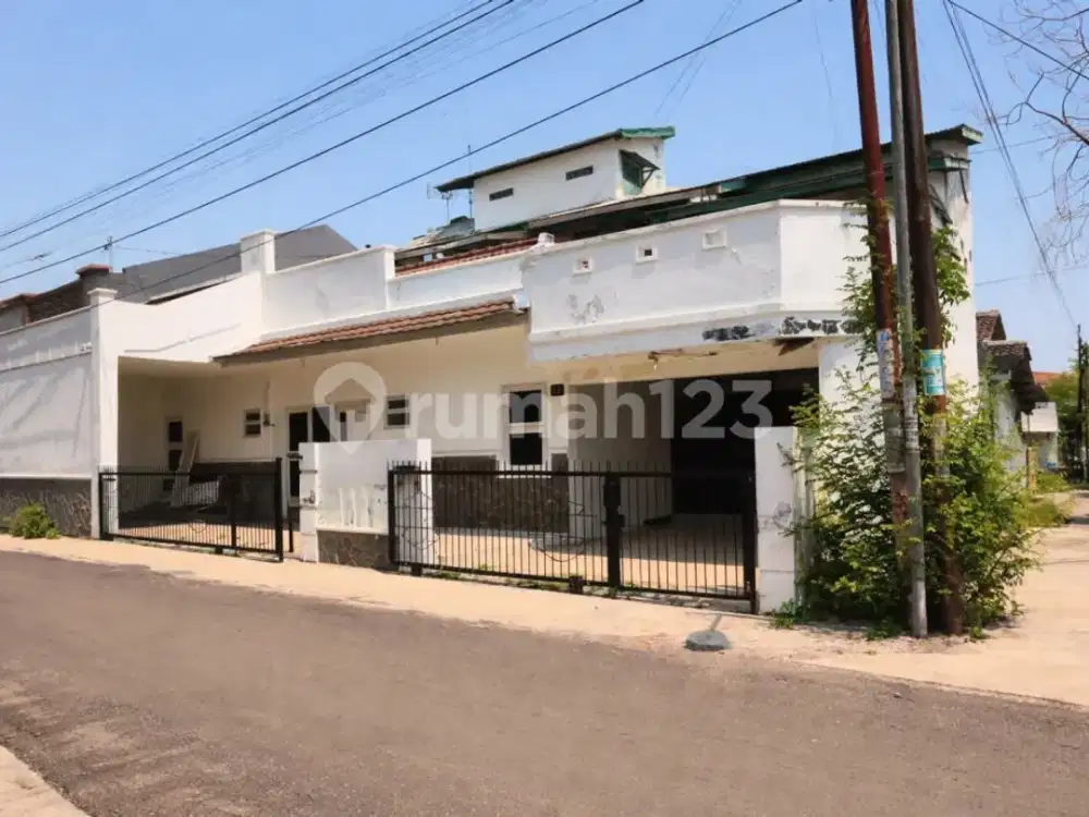 Rumah di Pusat Kota Dekat Pacific Mall