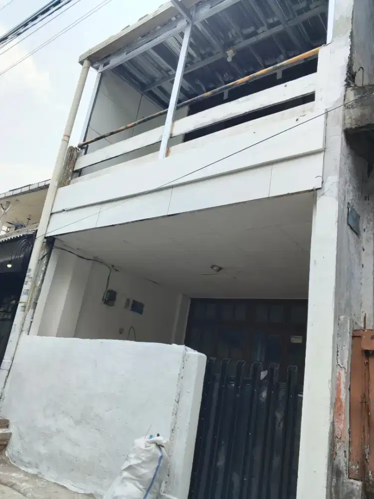 DIKONTRAKAN RUMAH 2 LANTAI - 7 MENIT STASIUN TEBET