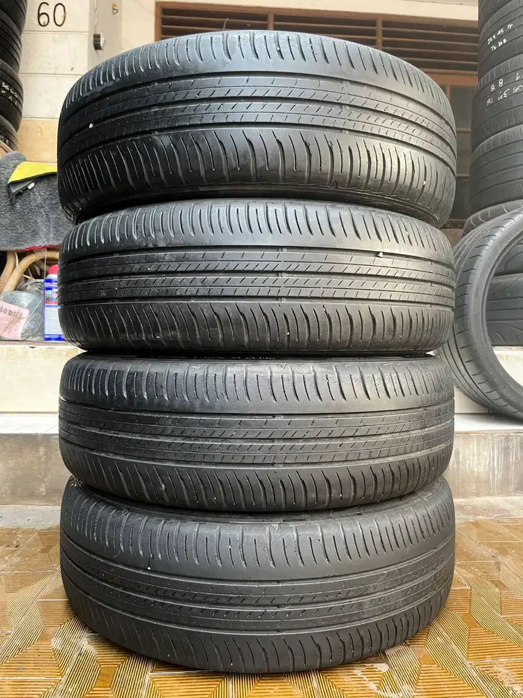 Ban Dunlop Enasave EC300+ 205 60 r17 4Pcs