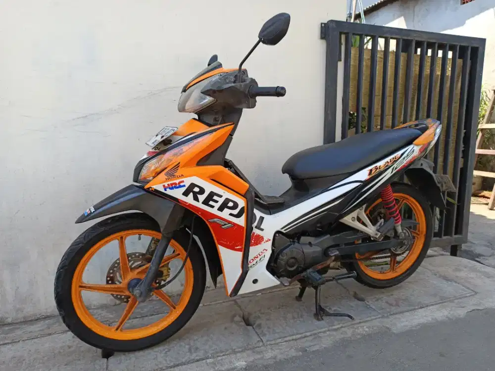 Honda blade fi 125 2014 lengkap bagus